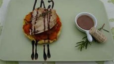 Faisan roti et farci aux herbes, tatin carotte echalote, réduction de beaujolais