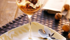 Capuccino glacé aux éclats de noix