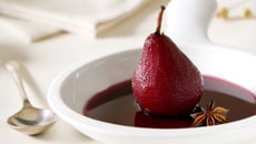 Poires pochées au vin