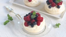 Mini pavlovas aux fruits rouges