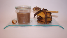 Petit pot de crème au Nutella et cookies aux éclats de crunch et noisettes