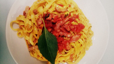 Pâtes fraîches au curry tomates basilic