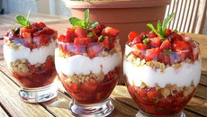Tartare maison de fraises, pistaches et sablés