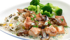 Wok de filet de dinde au Philadelphia et champignons forestiers