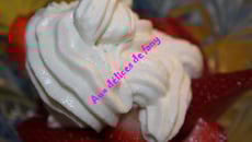 Coupe de fraises chantilly vanille bourbon.