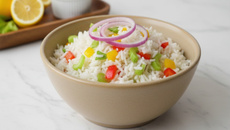 Salade de riz colorée et vinaigrette citronnée