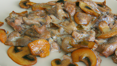 Sauté de lapin au roquefort et aux champignons