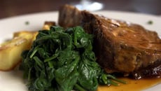 Entrecôte au pesto d'amandes