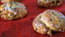 Brioches aux pépites de chocolat et aux oranges confites