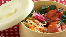Bento tomates farcies et salade croquante
