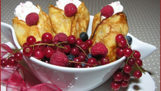 Crêpes aux fruits rouges et à la chantilly