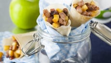 Cornets d'agneau aux pommes et raisins secs