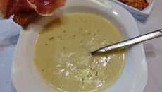 Velouté de panais et mouillettes de pata negra