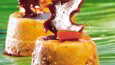 Flan banane-poire sur coulis de caramel chocolat