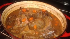 Cuissot de cerf braisé laqué aux herbes du jardin