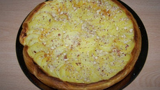 Tatin parmentière au Brie, miel et noisettes