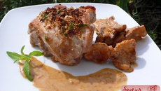 Quasi de porc forestière en croûte de noisette, girolles poêlées, parfum de verveine