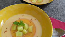 Soupe mangue melon avec une touche de citron vert