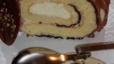 Bûche à la crème bavaroise au chocolat blanc et ganache montée au chocolat au lait