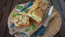 Cake aux poivrons, pesto et courgettes
