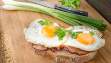 Tartines au jambon et aux œufs