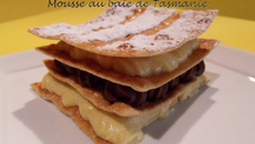 Mille-feuille de mousse au chocolat aux baies de Tasmanie