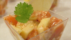 Tartare de saumon, pomme granny et sésame