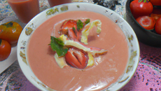 Soupe froide de fraises aux tomates