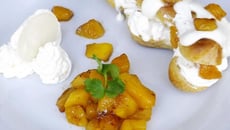 Zig-zag à la chantilly au noix et au kakis sautés