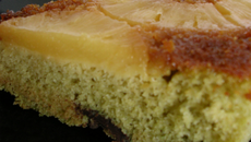 Gâteau renversé à l'ananas, au thé vert et aux pépites de chocolat