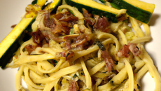 Pâtes aux courgettes et aux lardons