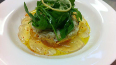 Tourteau en effilochage à la gelée de tomate fraiche