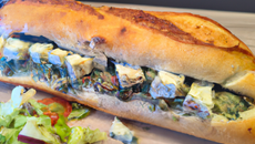 Pan bagnat au roquefort