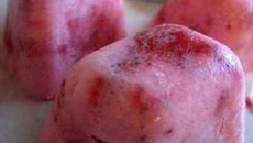 Cubes glacés à la fraise parfumés à la menthe....fraise !