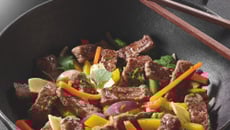 Wok de légumes et son haché au bœuf en émincés