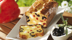 Cake aux poivrons, féta et olives