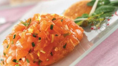 Saumon au naturel mariné au pamplemousse