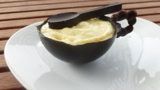 Le petit déjeuner est servi ! (coque chocolat noir et sa mousse chocolatblanc/noix de coco)