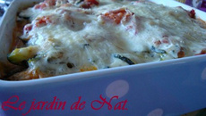 Cache-cache de merguez sur lit de courgettes et tomates