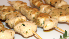 Brochettes de poulet à l'origan Cueillette & Cuisine sauce aux herbes