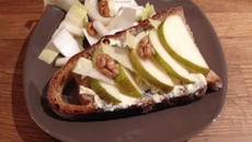 Tartine aux poires et Saint Agur