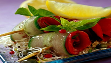 Roulades de petits légumes et de bœuf bio, en brochette