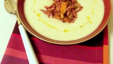 Crème de chou-fleur et poêlée de girolles au lard
