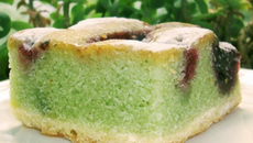 Carrés façon financier au thé matcha et aux cerises noires : vive l'heure du thé !