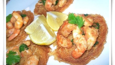 Crevettes sur nid de vermicelles chinoises