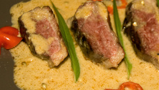 Magrets de canard au curry rouge