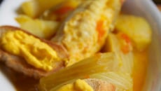 Filets de lotte, bouillon fenouil-safran et croûtons à la rouille