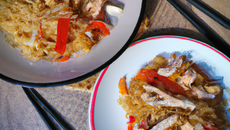 Nouilles chinoises au poulet et au surimi