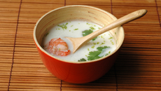 Soupe de crevettes au lait de coco