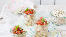 Verrines de mogettes, tartare de thon et tomate